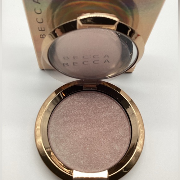 Becca Cosmetics Light Chaser Highlighter in Opal Flashes Jade - BNIB - Picture 10 of 16